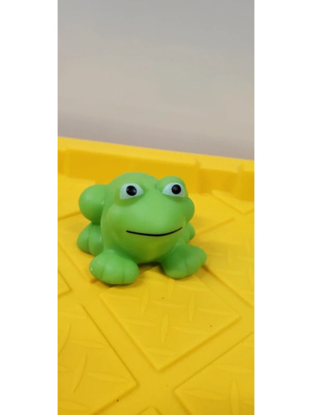 Greenbrier International Rubber Toy Frog Squeak Toy Figure Collectible